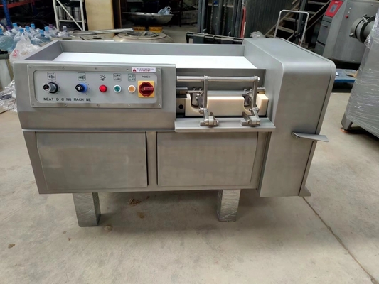 Macchine automatiche industriali per tagliare dadi per carne calda e congelata