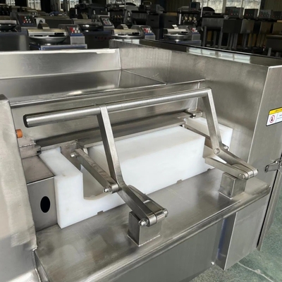 Macchine per la lavorazione termica per il taglio di pezzi di pollo congelato