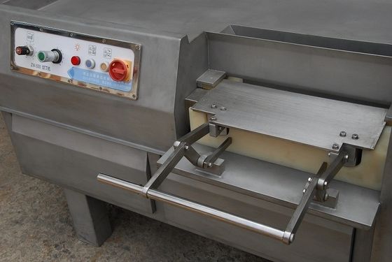 Tagliatrice di carne a controllo automatico Tagliatrice di cubo di carne per lavorazione termica 1480x800x980mm
