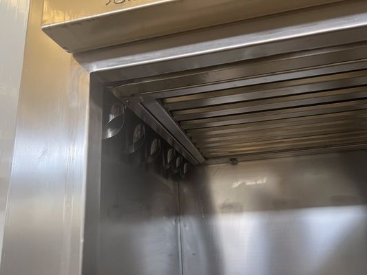 Fumatore di capacità per la lavorazione su larga scala della carne in ambienti industriali di fumo