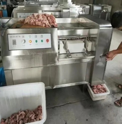 Tagliatore di cubo di pollo congelato industriale con cubo di carne