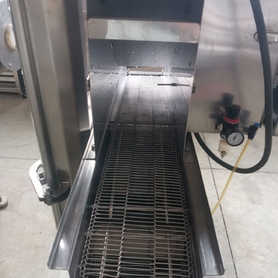 Macchine automatiche di farinazione di gamberetti per la lavorazione termica nella lavorazione dei prodotti ittici