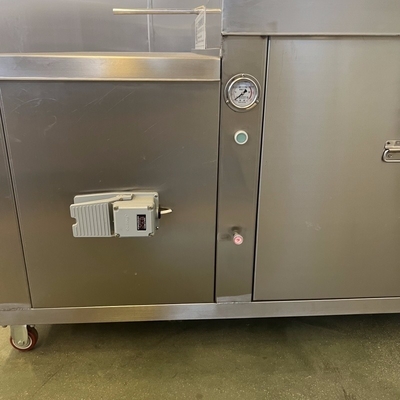 Apparecchiature per il riempimento delle salsicce con un design robusto e resistente e un peso lordo di 800 kg